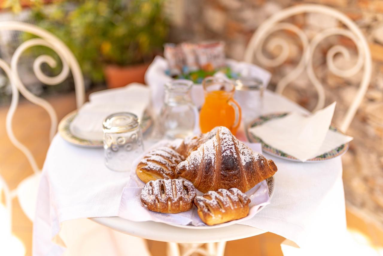 Dionisio Couette-café 3*